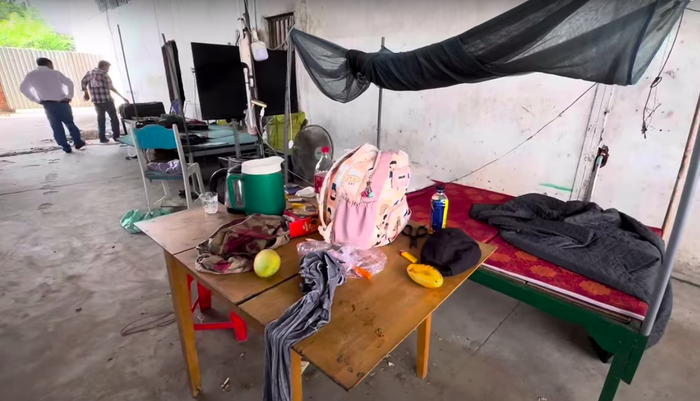 Xôn xao hình ảnh nghệ sĩ Thương Tín đang sống trong nhà xưởng bỏ hoang - ảnh 2