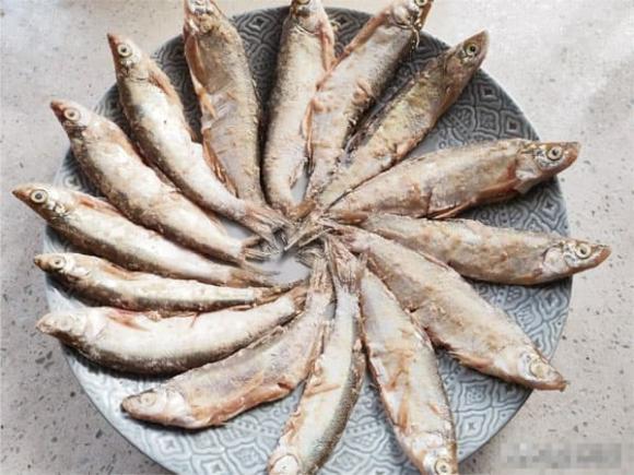 Cách làm món cá thơm ngon đúng điệu, dạy bạn một số mẹo để cá có màu vàng, giòn và không tanh - ảnh 8
