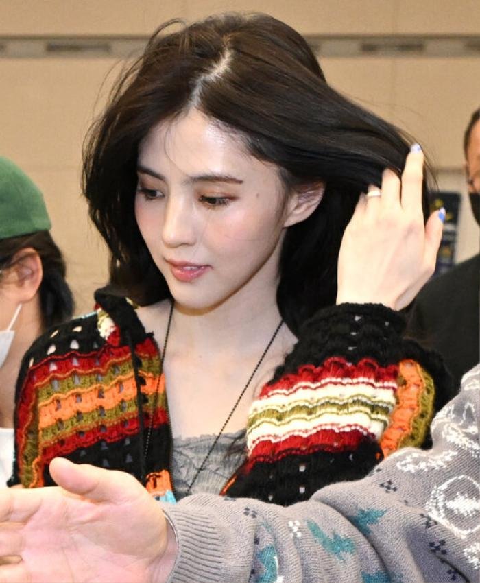 Han So Hee đeo nhẫn ngón áp út, bị nghi sắp cưới Ryu Jun Yeol? - ảnh 1