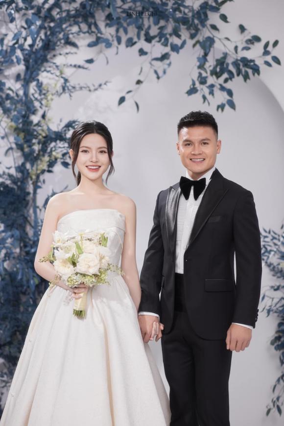 Bộ ảnh cưới của Quang Hải và Chu Thanh Huyền, lộ khoảnh khắc ''môi kề môi'' cực tình - ảnh 1