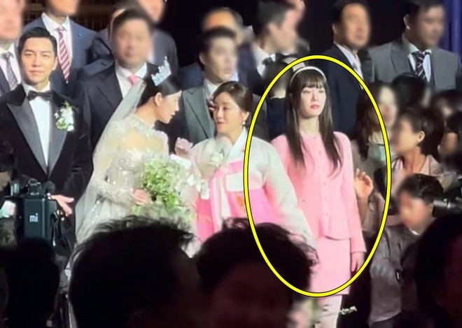 Mỹ nhân hạng A nói gì về màn lên đồ chói lọi cố “giật” spotlight ở hôn lễ của em gái và Lee Seung Gi? - ảnh 2