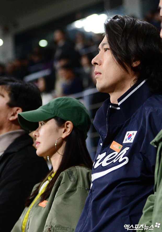 Son Ye Jin - Hyun Bin trốn con hẹn hò xem bóng chày, nhưng bất ngờ bị 1 cặp sao hạng A 