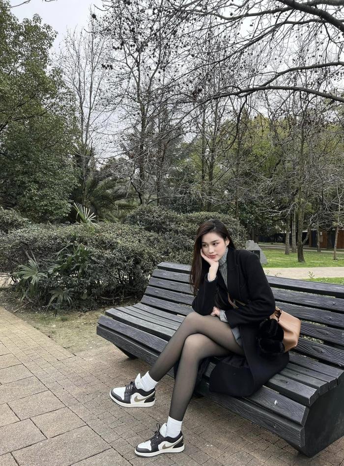 Hoa hậu Đỗ Thị Hà đổi phong cách ''phú bà'' khi lên chức CEO ở tuổi 22 - ảnh 1