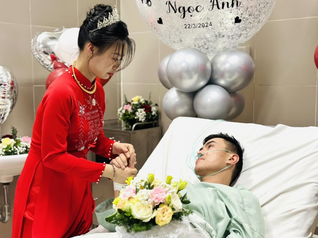 Chú rể ở Lạng Sơn nhập viện nguy kịch, cô dâu mắt đỏ hoe trao nhẫn cưới khiến y bác sĩ rớt nước mắt - ảnh 3