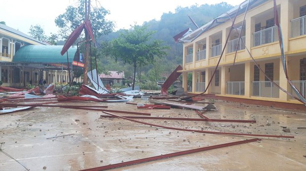 Mưa đá, gió lốc làm tốc mái gần 500 ngôi nhà, trường học ở Sơn La - ảnh 1