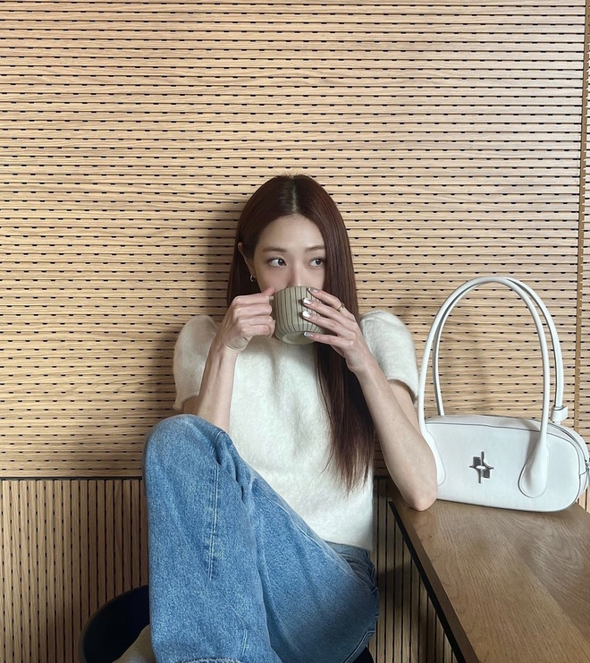 Túi local brand cháy hàng liên tục ở Hàn: Đang xâm chiếm Instagram hội gái xinh, hợp mọi style nhờ phom cool - ảnh 5