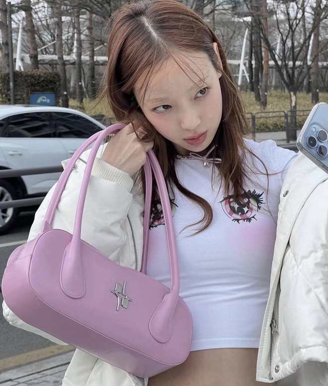 Túi local brand cháy hàng liên tục ở Hàn: Đang xâm chiếm Instagram hội gái xinh, hợp mọi style nhờ phom cool - ảnh 7