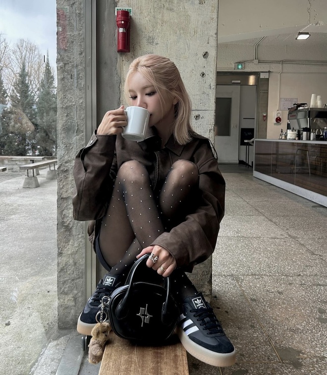 Túi local brand cháy hàng liên tục ở Hàn: Đang xâm chiếm Instagram hội gái xinh, hợp mọi style nhờ phom cool - ảnh 13
