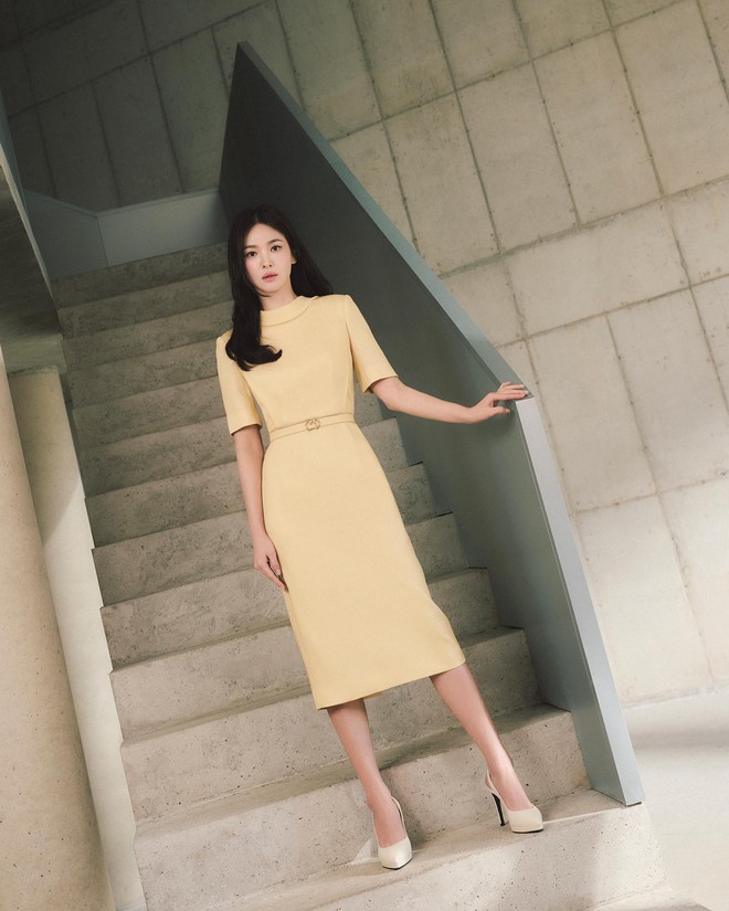 Phụ nữ trên 40 tuổi học được gì từ phong cách diện váy của Song Hye Kyo? - ảnh 9