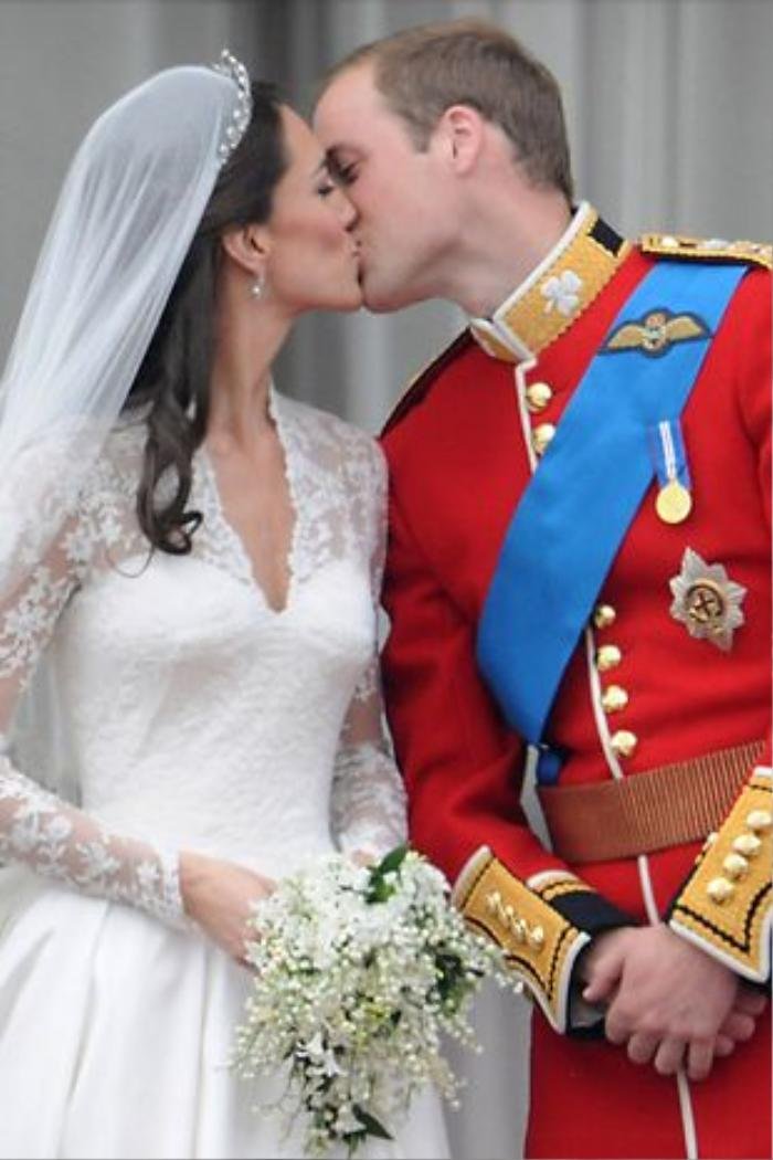 Hoàng tử William đã phá vỡ ''luật bất thành văn'' trong giây phút cầu hôn Kate - ảnh 3