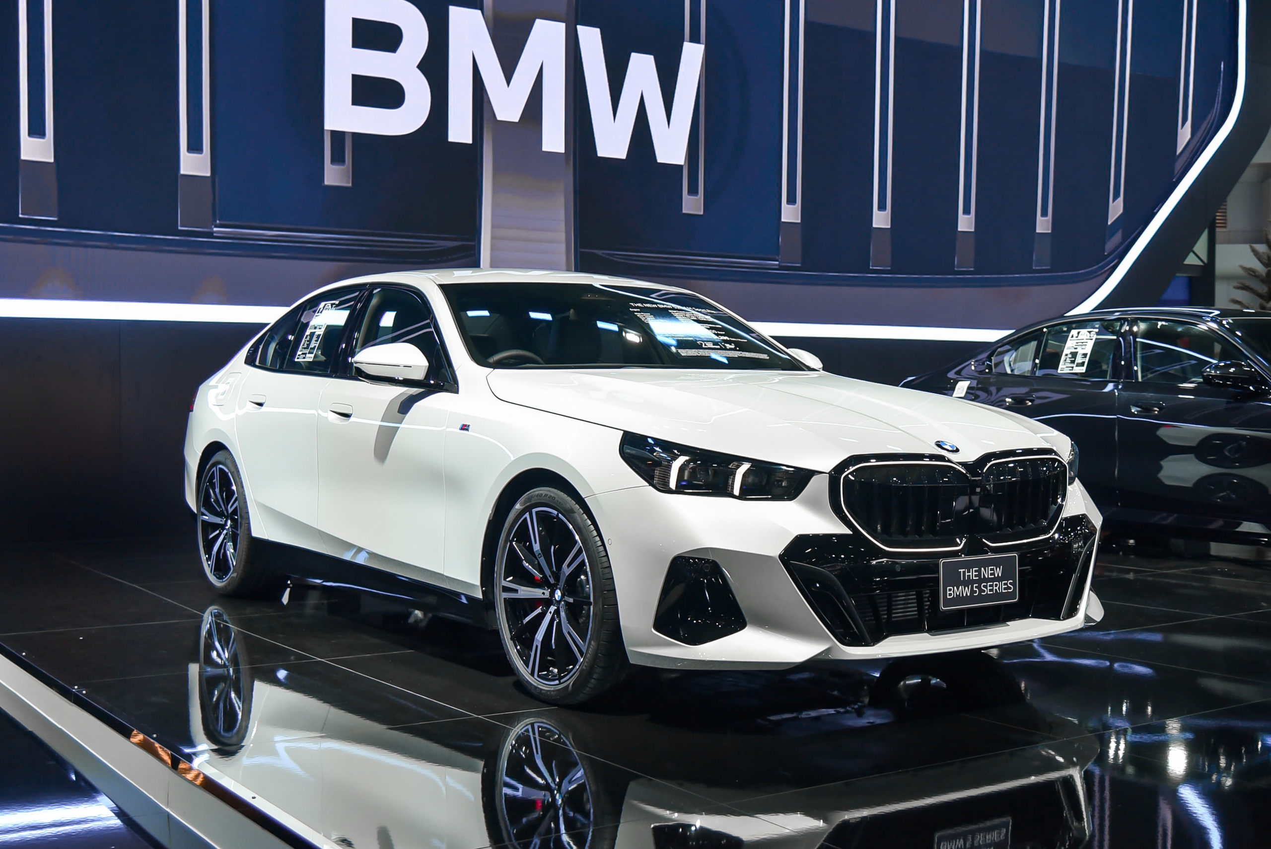 Xem trước BMW 5-Series 2024 dễ ra mắt Việt Nam năm nay: Giá quy đổi từ 2,4 tỷ, nội thất bạt ngàn công nghệ mới - ảnh 2
