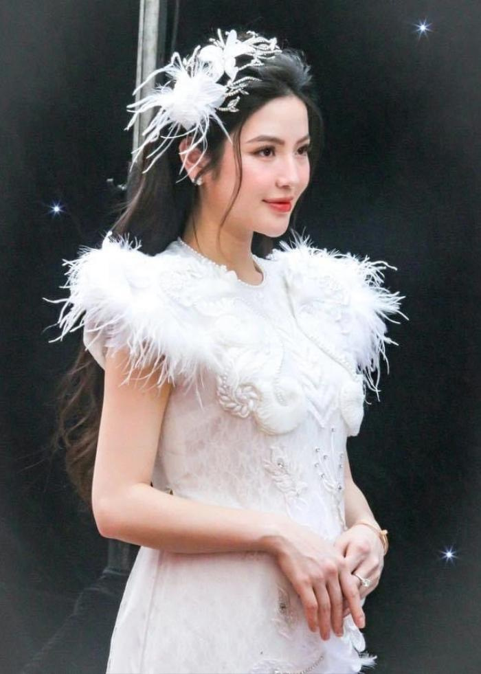Quang Hải làm gì khi Chu Thanh Huyền xinh đẹp trong đám cưới tại quê nhà - ảnh 3