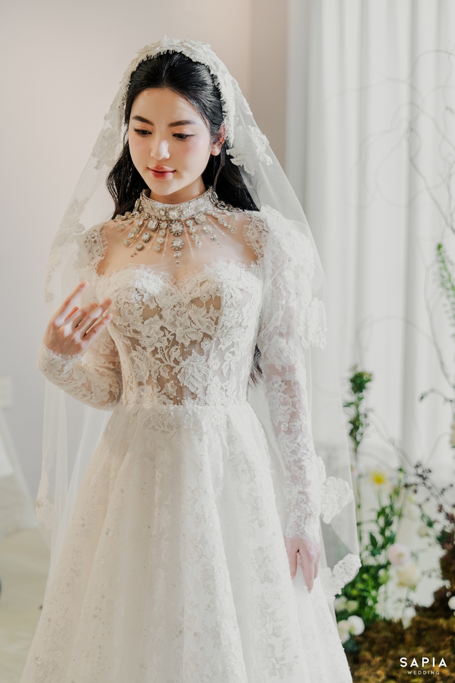 Cận cảnh váy cưới 150 triệu của Chu Thanh Huyền, phiên bản chính thức có gì khác với thiết kế gốc? - ảnh 6