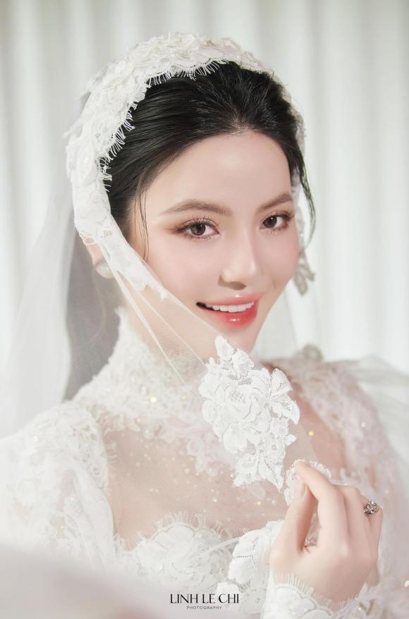 Cập nhật đám cưới Quang Hải và Chu Thanh Huyền: Chú rể nắm chặt tay vợ không rời, cô dâu diện váy cưới 150 triệu - ảnh 16