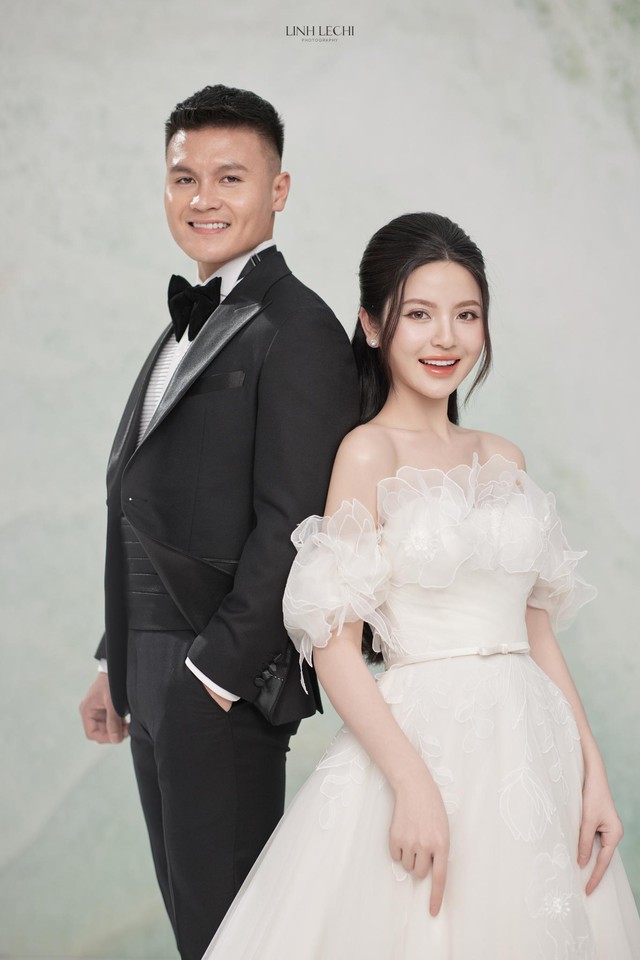Quang Hải lịch lãm trong bộ ảnh cưới với trang phục của DEZI Bespoke - ảnh 1