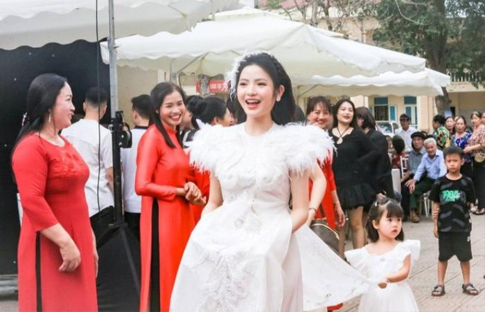 Visual rạng rỡ cô dâu Chu Thanh Huyền ngày cưới, sẵn sàng chờ chàng rước về dinh - ảnh 1