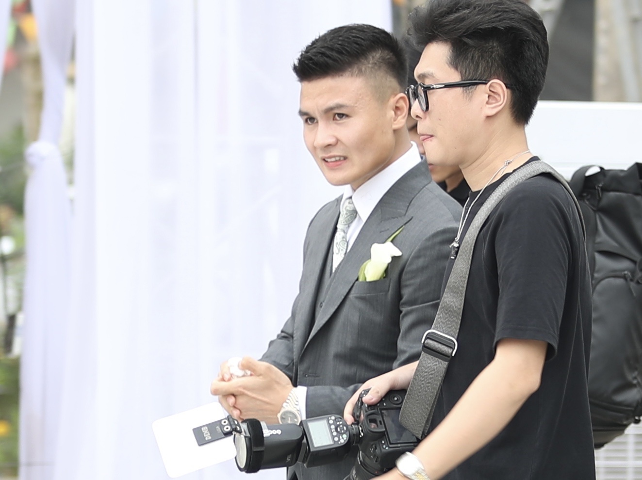 Quang Hải đeo đồng hồ Rolex trong ngày cưới - ảnh 2