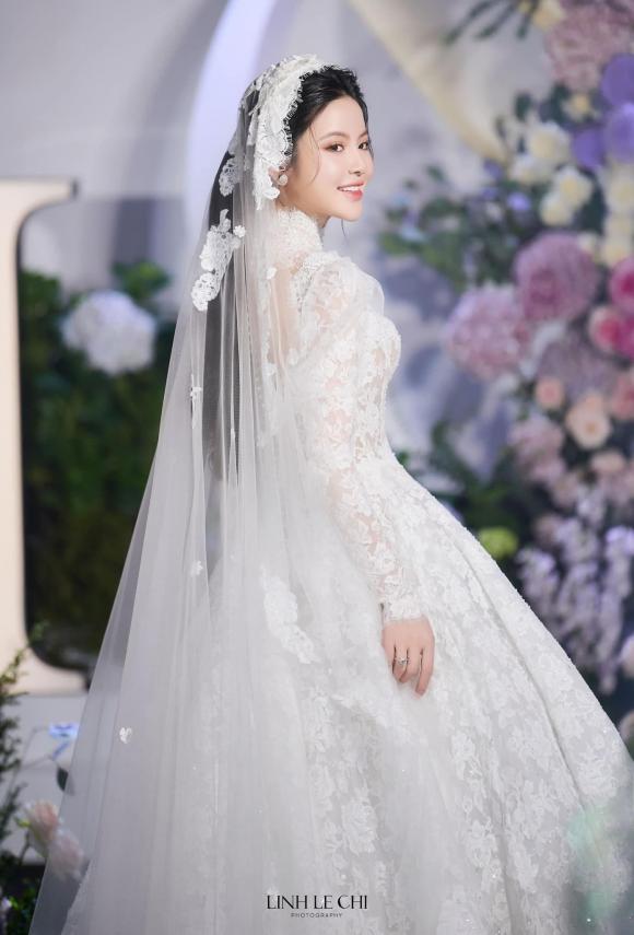 Cập nhật đám cưới Quang Hải và Chu Thanh Huyền: Chú rể nắm chặt tay vợ không rời, cô dâu diện váy cưới 150 triệu - ảnh 20
