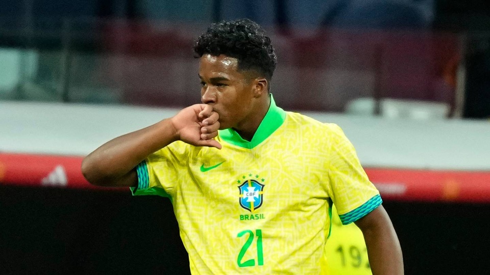 Thần đồng 17 tuổi Brazil tái lập kỷ lục của Pele - ảnh 1