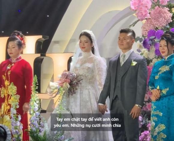 Cập nhật đám cưới Quang Hải và Chu Thanh Huyền: Chú rể nắm chặt tay vợ không rời, cô dâu diện váy cưới 150 triệu - ảnh 27