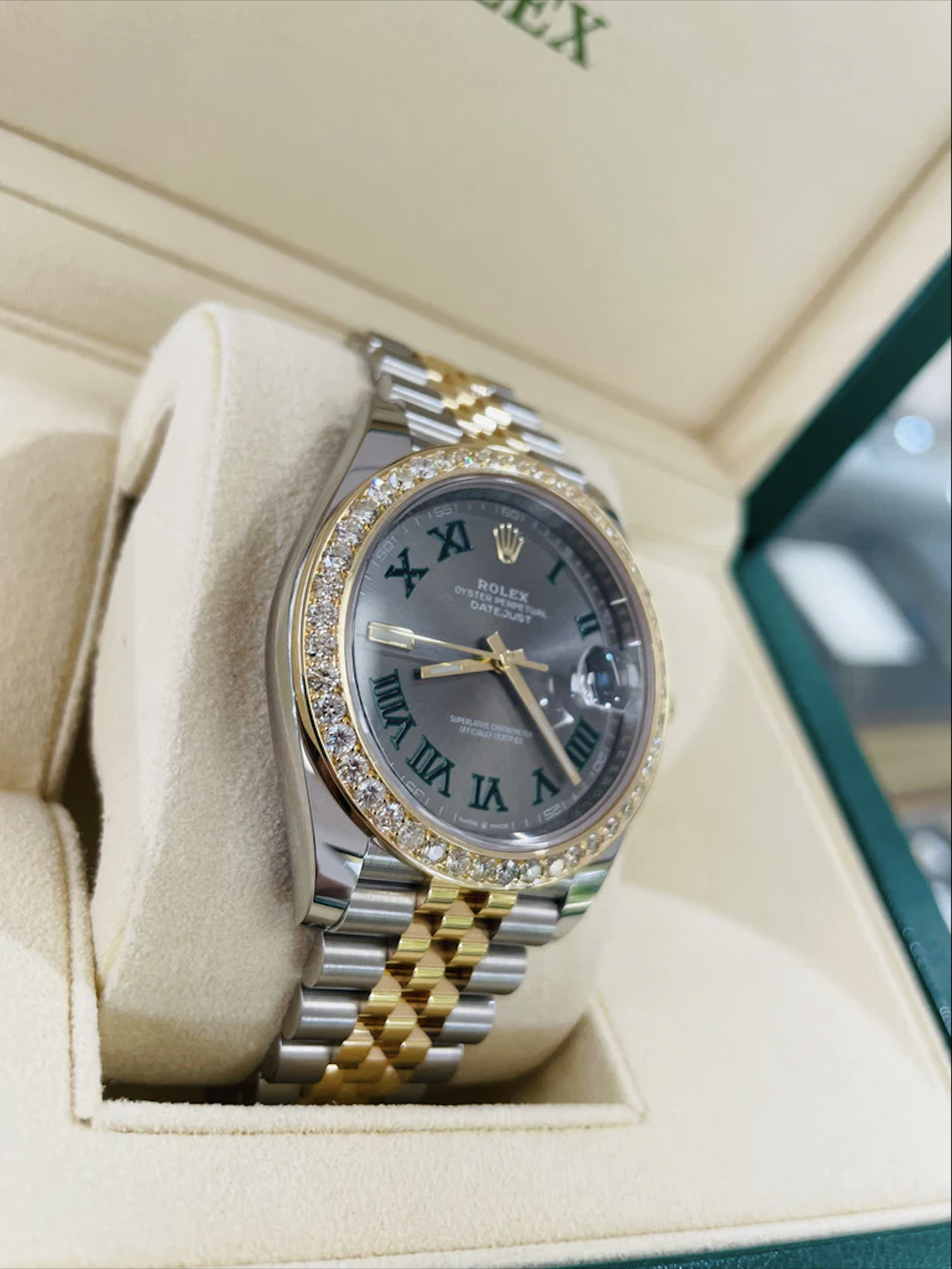 Quang Hải đeo đồng hồ Rolex trong ngày cưới - ảnh 6