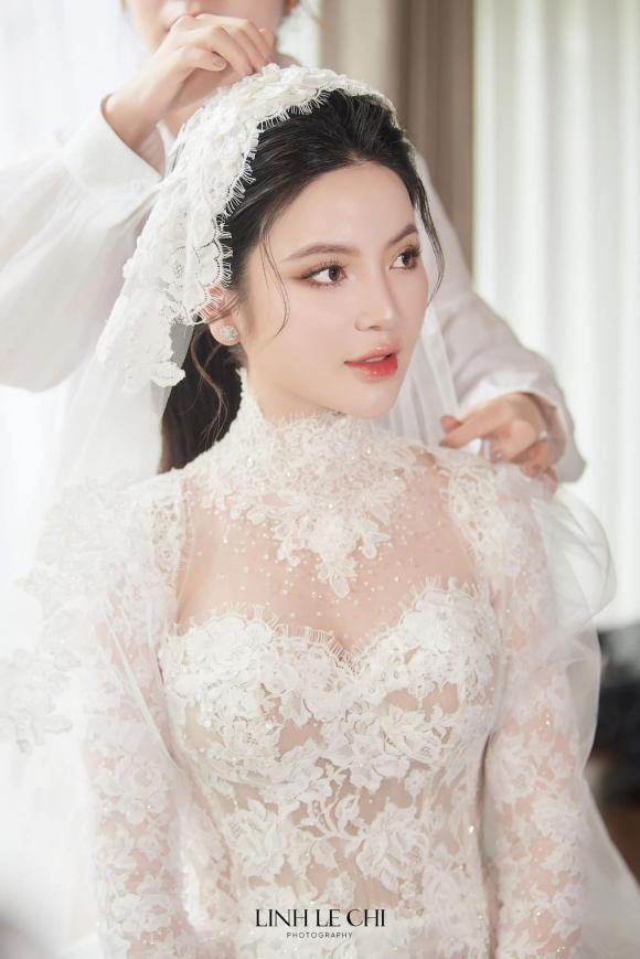 Cập nhật đám cưới Quang Hải và Chu Thanh Huyền: Chú rể nắm chặt tay vợ không rời, cô dâu diện váy cưới 150 triệu - ảnh 23