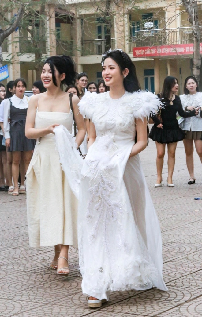 Cận cảnh váy cưới 150 triệu của Chu Thanh Huyền, phiên bản chính thức có gì khác với thiết kế gốc? - ảnh 10