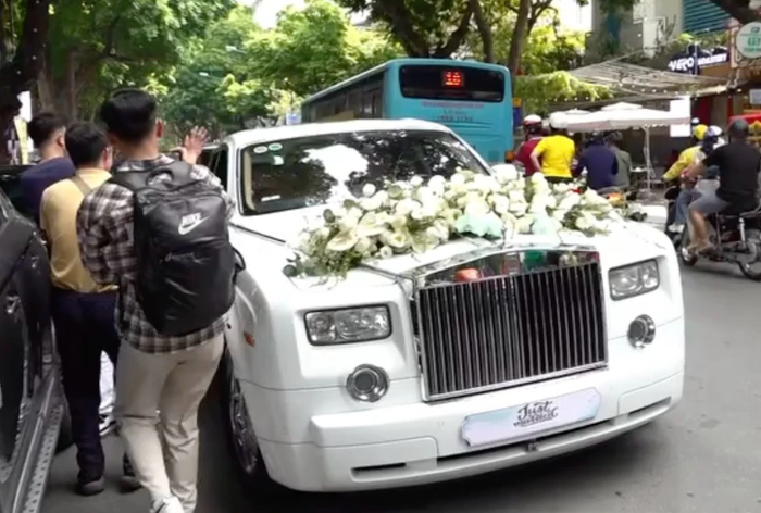 Rolls-Royce giá 15 tỷ rước dâu ở đám cưới Quang Hải - Chu Thanh Huyền - ảnh 2