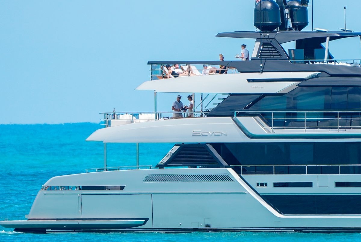 Vợ chồng Beckham nghỉ dưỡng trên siêu du thuyền 20 triệu USD - ảnh 2
