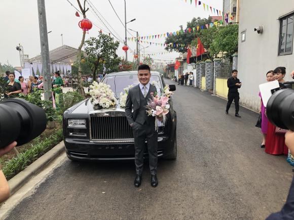 Cận cảnh siêu xe 16 tỷ đồng, cầu thủ Quang Hải dùng để đón cô dâu Chu Thanh Huyền - ảnh 6