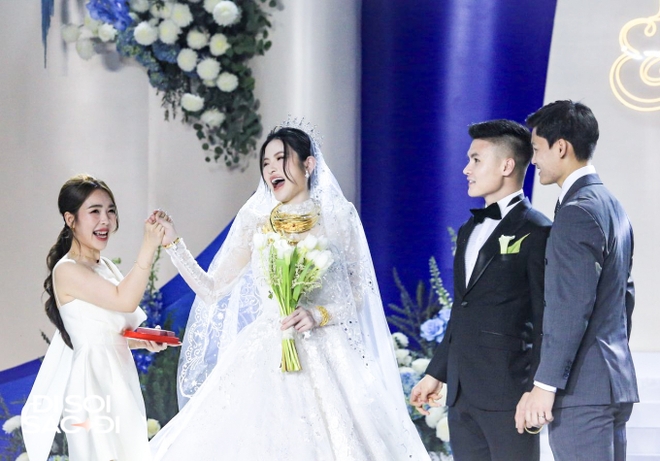Hé lộ mối quan hệ của Chu Thanh Huyền và chị dâu Quang Hải qua khoảnh khắc trao quà cưới - ảnh 3