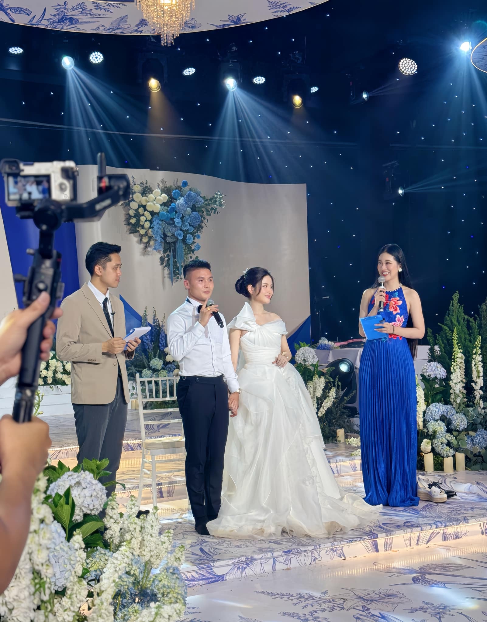 Người đẹp HH Hoàn vũ Việt Nam làm MC đám cưới Quang Hải - ảnh 3