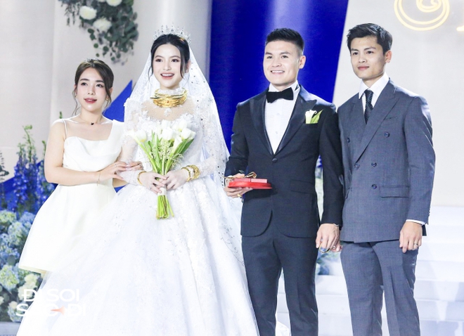 Hé lộ mối quan hệ của Chu Thanh Huyền và chị dâu Quang Hải qua khoảnh khắc trao quà cưới - ảnh 4