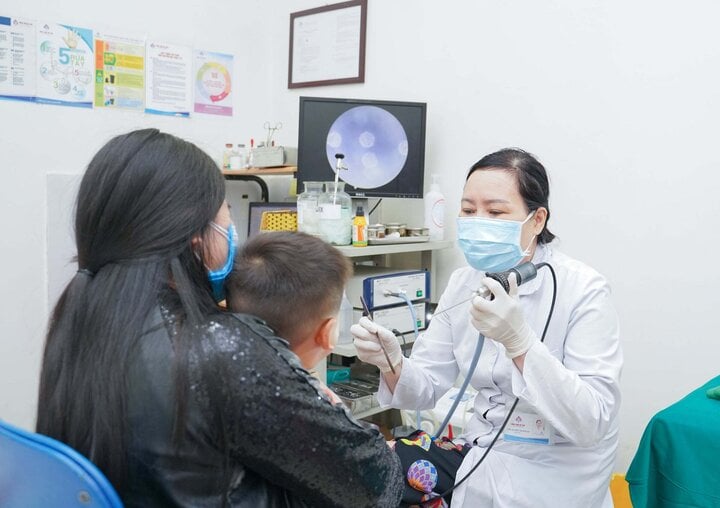 Nhiều trẻ nhập viện vì cúm B, bác sĩ chỉ rõ dấu hiệu nhận biết - ảnh 1