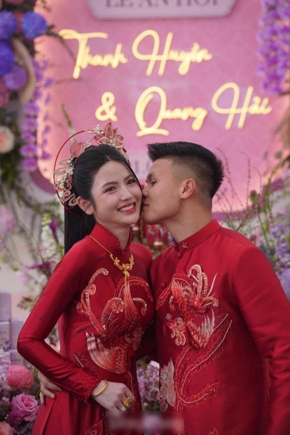 Hé lộ thực đơn cực xịn tại tiệc cưới của Quang Hải - Chu Thanh Huyền ở quê nhà cô dâu - ảnh 4