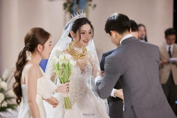 Chu Thanh Huyền được trao của hồi môn ''trĩu cổ'' trong đám cưới Quang Hải, dân mạng soi chi tiết ''gãy kiềng'' - ảnh 2