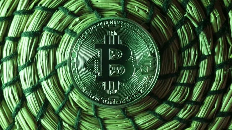 Bitcoin tăng vọt trở lại vùng 70.000 USD - ảnh 1