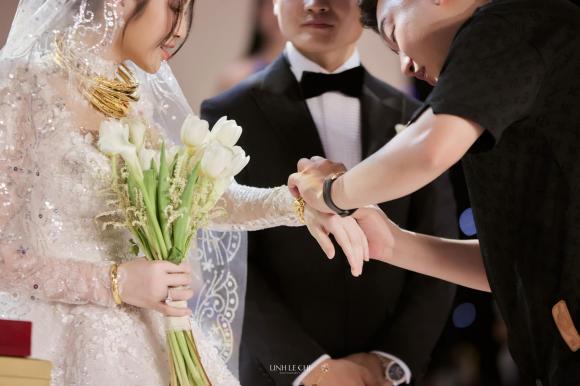Chu Thanh Huyền được trao của hồi môn ''trĩu cổ'' trong đám cưới Quang Hải, dân mạng soi chi tiết ''gãy kiềng'' - ảnh 12