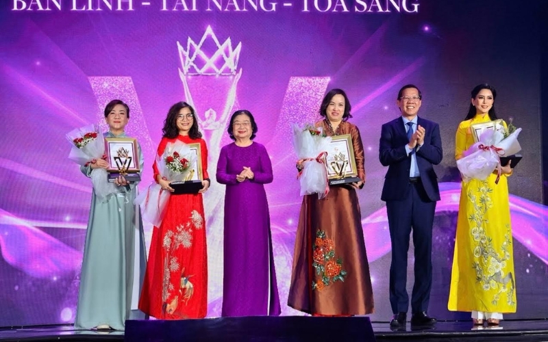 CEO Lê Hồng Thủy Tiên là nữ doanh nhân xuất sắc TP.HCM 2024 - ảnh 1