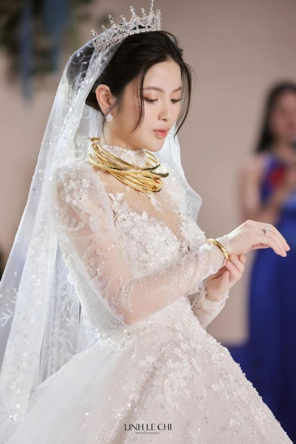 Chu Thanh Huyền được trao của hồi môn ''trĩu cổ'' trong đám cưới Quang Hải, dân mạng soi chi tiết ''gãy kiềng'' - ảnh 6