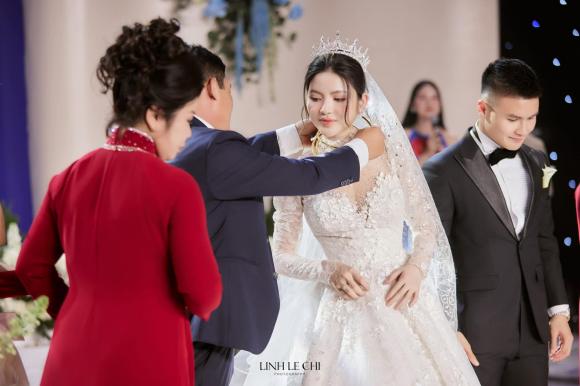 Chu Thanh Huyền được trao của hồi môn ''trĩu cổ'' trong đám cưới Quang Hải, dân mạng soi chi tiết ''gãy kiềng'' - ảnh 9