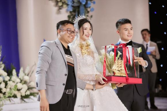 Chu Thanh Huyền được trao của hồi môn ''trĩu cổ'' trong đám cưới Quang Hải, dân mạng soi chi tiết ''gãy kiềng'' - ảnh 11