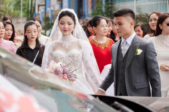 Quang Hải đeo phụ kiện ''nữ tính'' trong đám cưới, dân tình đoán: ''Đeo hộ vợ'' - ảnh 1