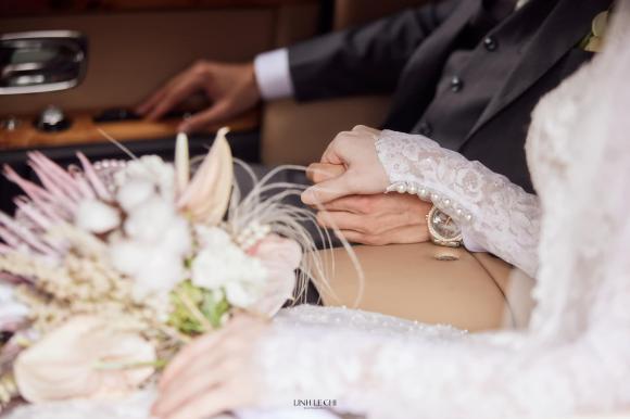 Quang Hải đeo phụ kiện ''nữ tính'' trong đám cưới, dân tình đoán: ''Đeo hộ vợ'' - ảnh 6
