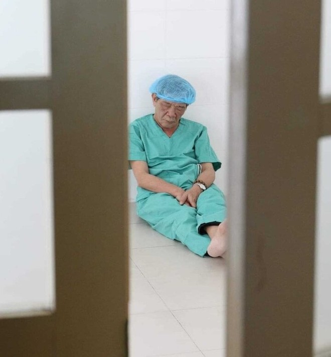 Chia sẻ của bác sỹ ngủ trên sàn hành lang bệnh viện sau 42 ca mổ mắt miễn phí - ảnh 1