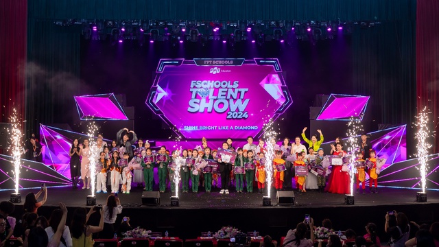 16 tài năng xuất sắc bùng nổ trên sân khấu Fschools Talent Show 2024 - ảnh 1