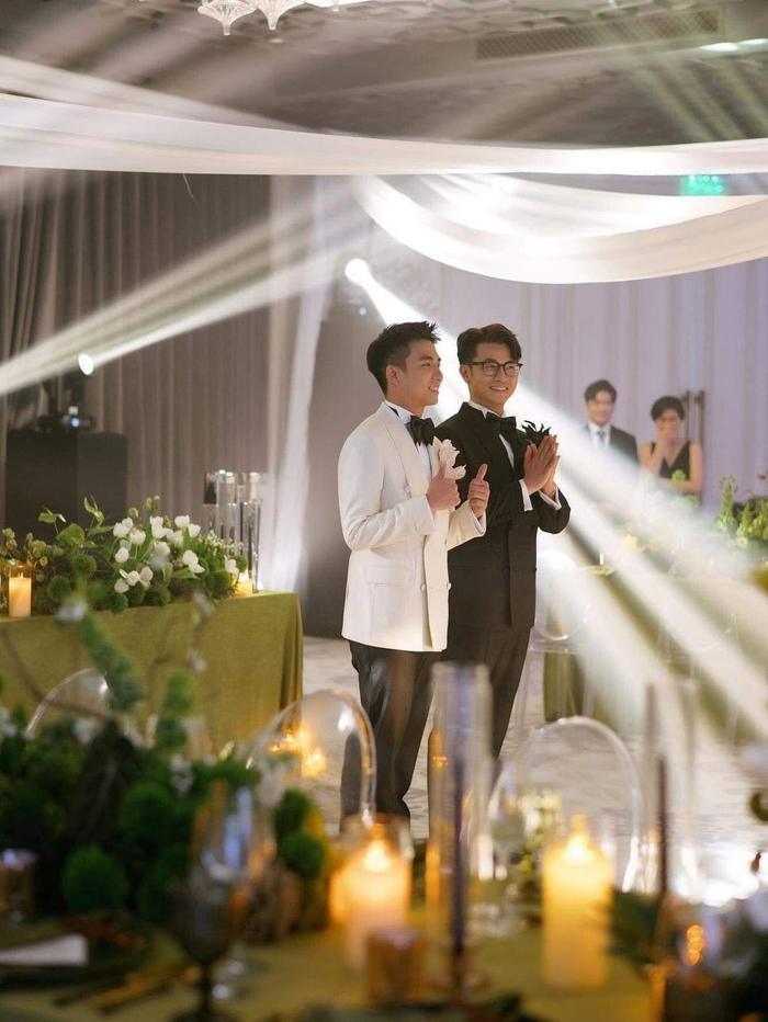Ninh Dương xả loạt ảnh ''đám cưới'' bí mật, ''chủ tịch'' - ''thư kí'' khiến quan khách khóc ròng - ảnh 1
