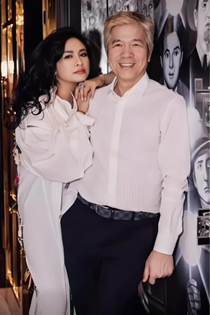 Diva Thanh Lam ngọt ngào ''khóa môi'' bạn trai sau tin đồn chia tay, dự định năm nay cưới - ảnh 3