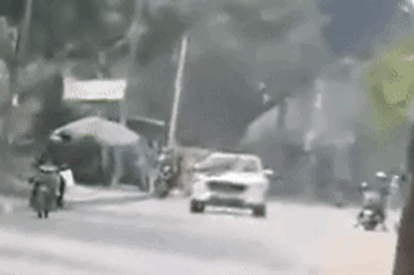 Truy bắt tài xế Mazda ở Hà Nội hất công an lên nắp capo - ảnh 2