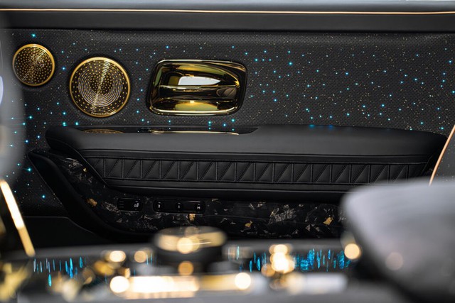 Chiêm ngưỡng siêu phẩm Rolls-Royce Cullinan bản độ dát vàng - ảnh 29